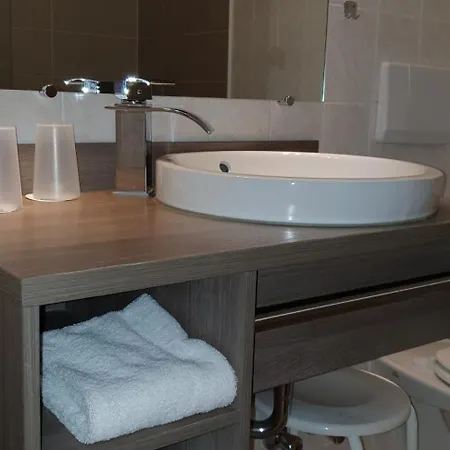 Hotel Elbrivera Alt Prester Maagdenburg Buitenkant foto